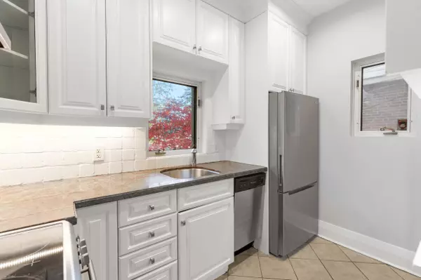 Toronto W03, ON M6H 2Y3,35 Highview CRES