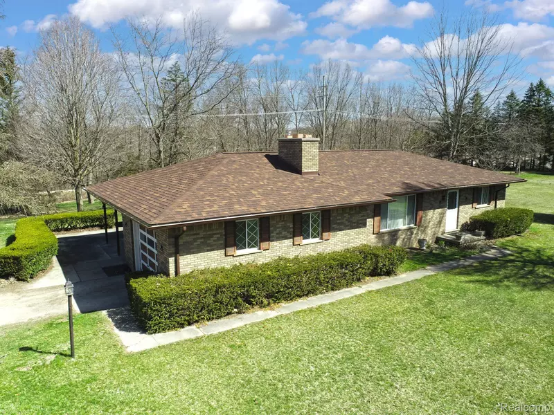 1487 E M 36, Pinckney, MI 48169