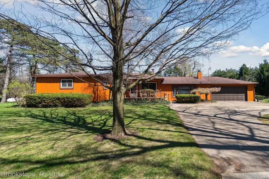 12465 N HOLLY RD, Holly, MI 48442