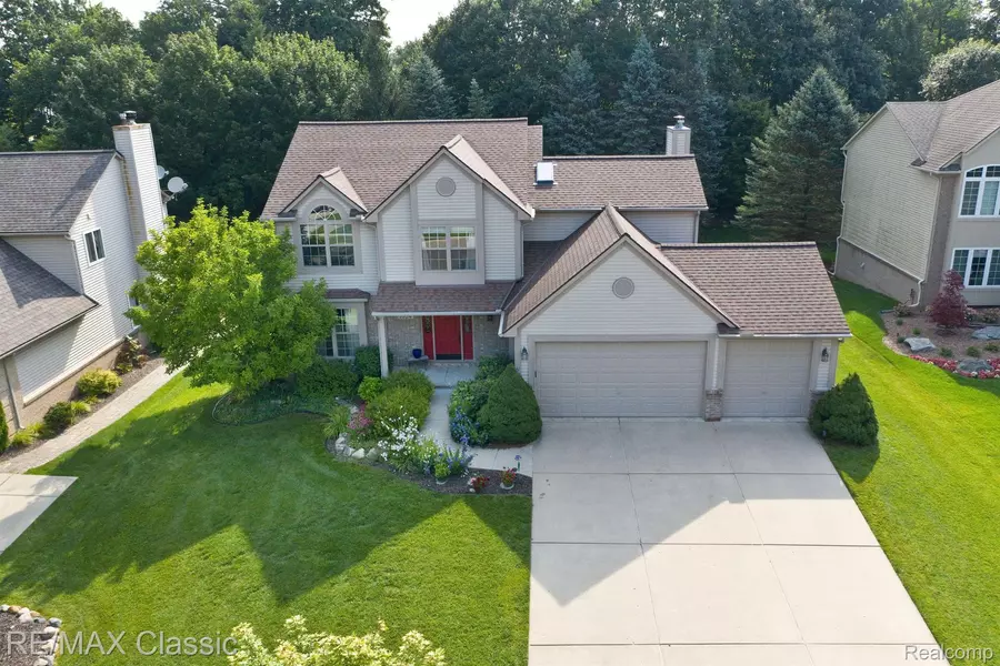 1024 Birchway CT, South Lyon, MI 48178