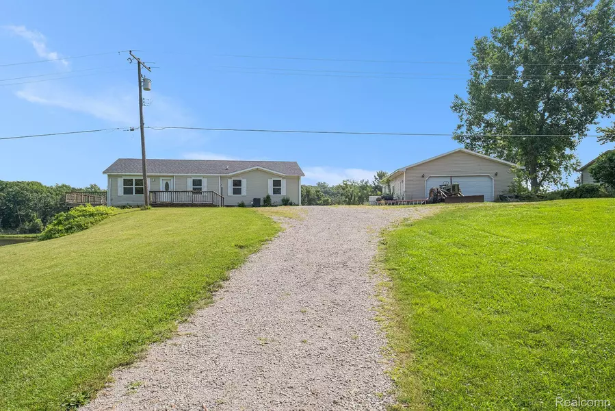 11250 MILFORD RD, Holly, MI 48442