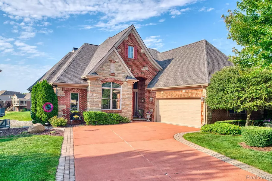 10769 CLIFFVIEW DR, South Lyon, MI 48178