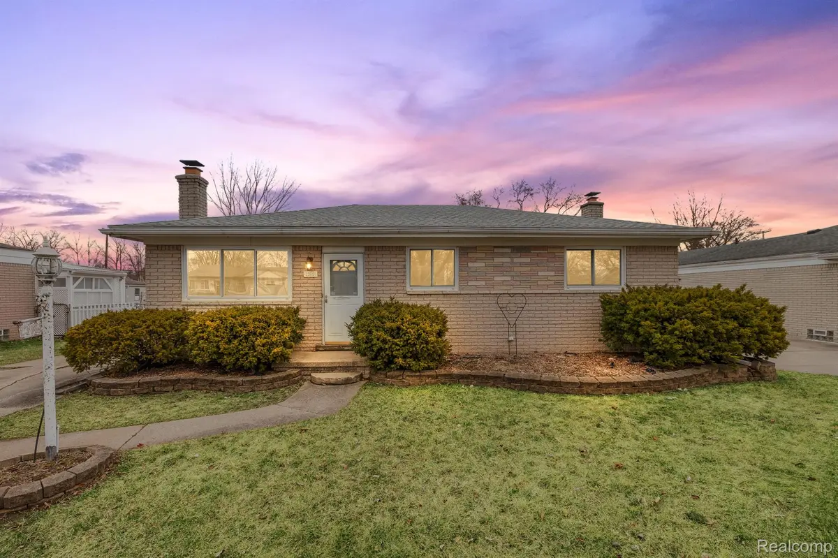 23601 TALBOT ST, St. Clair Shores, MI 48082