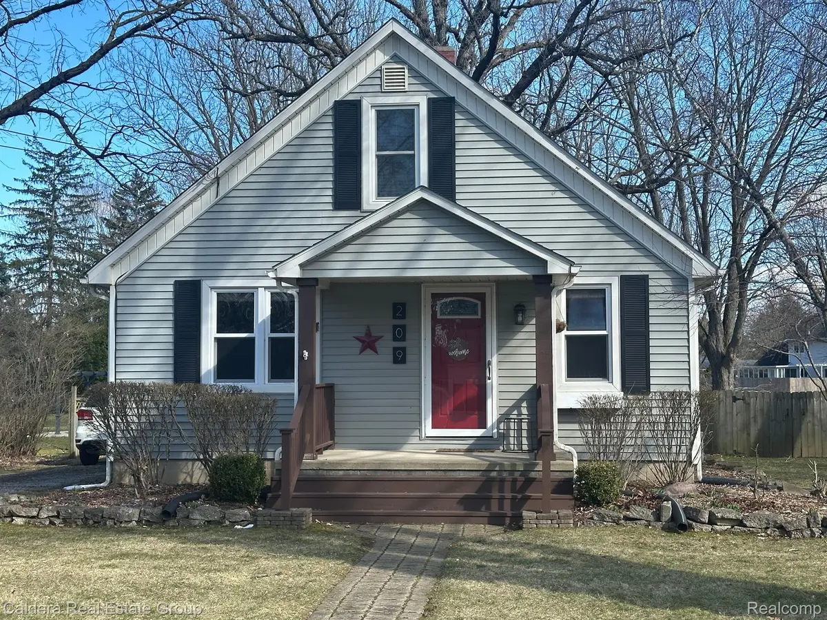 209 HANSBURGER ST, Almont Vlg, MI 48003
