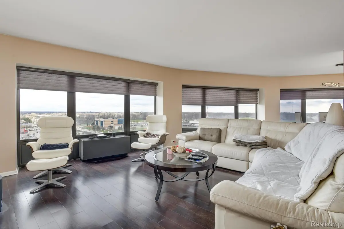 Southfield, MI 48075,5000 TOWN CTR #1305