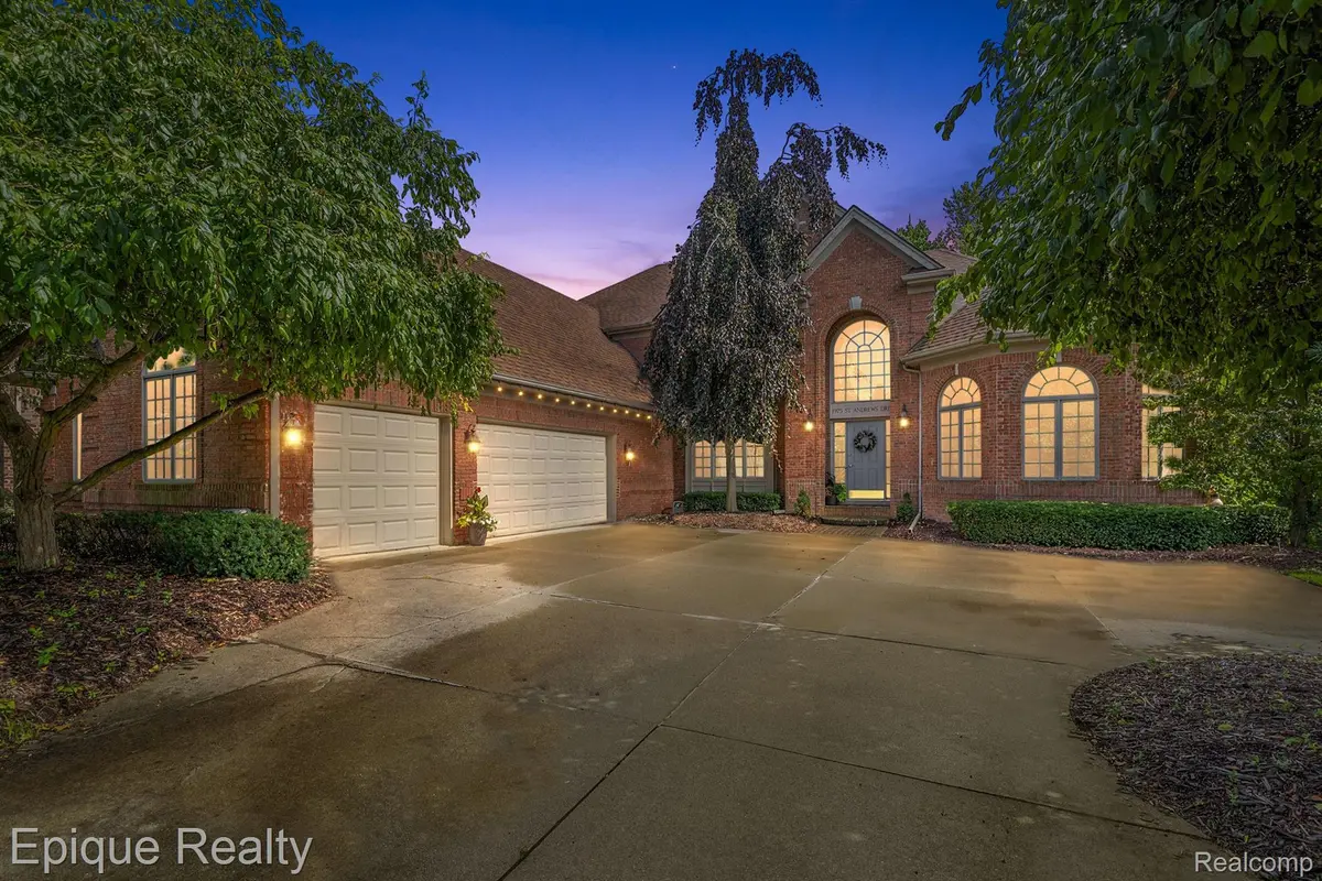 Oxford, MI 48371,1975 SAINT ANDREWS DR