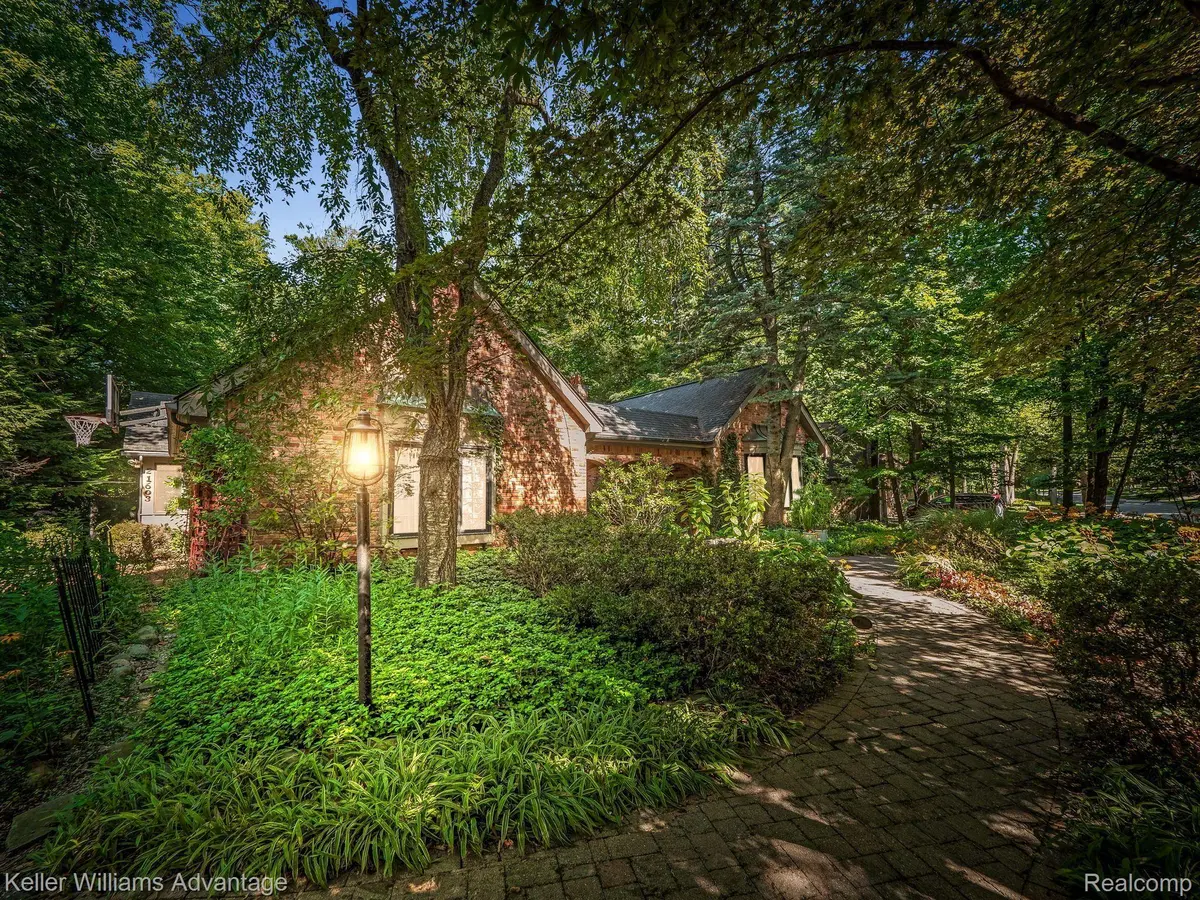 Northville, MI 48167,21603 Beauford LN