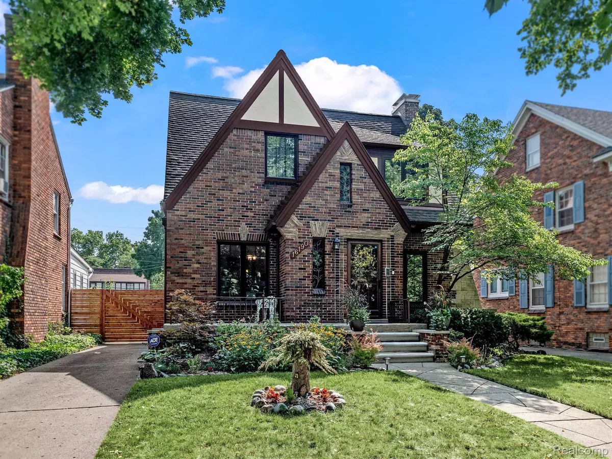 Detroit, MI 48219,16190 GLASTONBURY RD