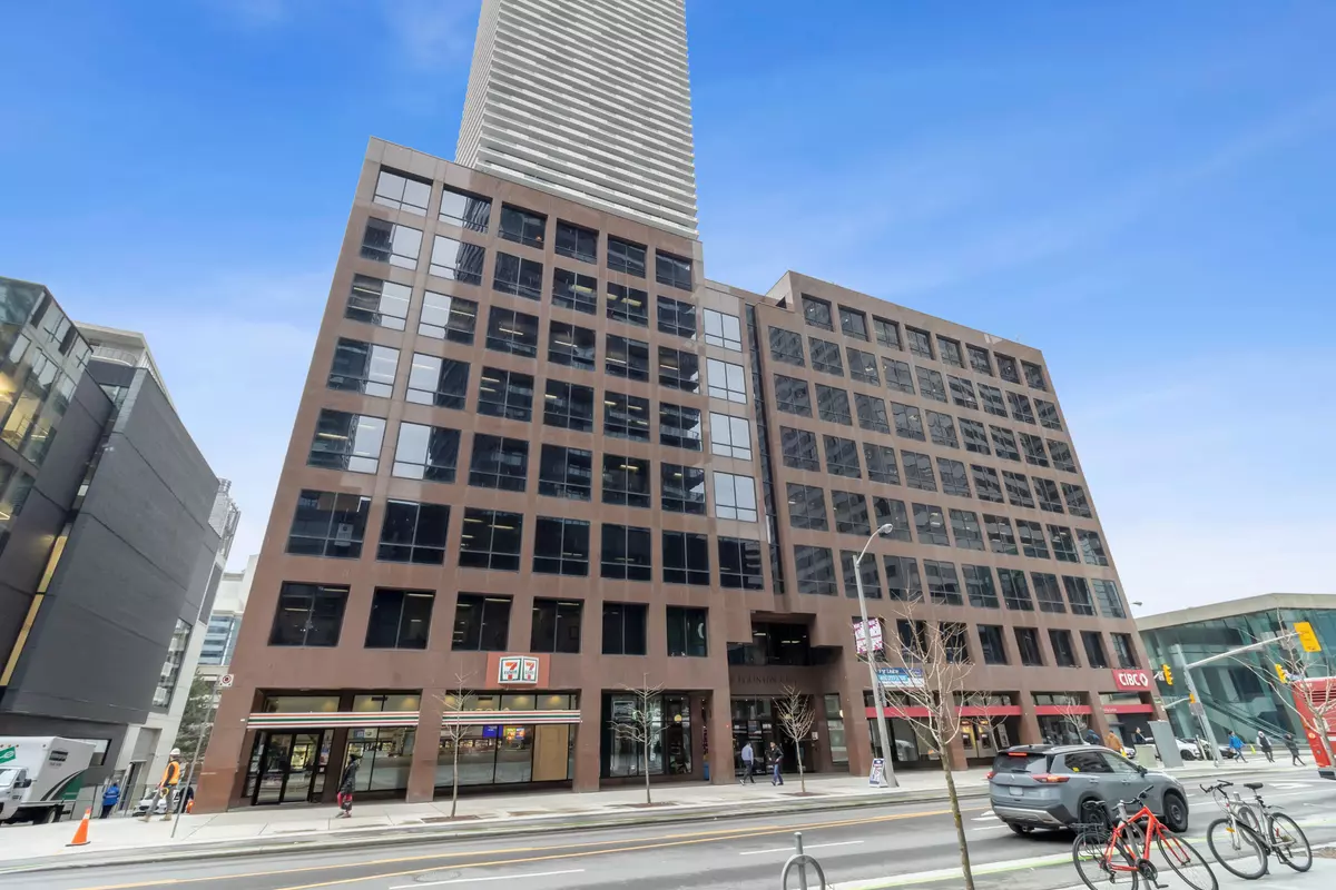 Toronto C10, ON M4P 3A1,1 Eglinton AVE E #705