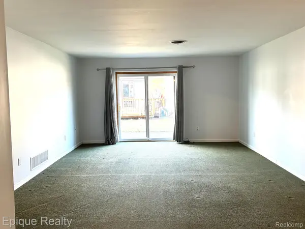 Warren, MI 48092,29900 GRAND OAKS  DR #5