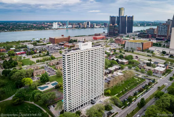 1300 E LAFAYETTE ST #2402, Detroit, MI 48207