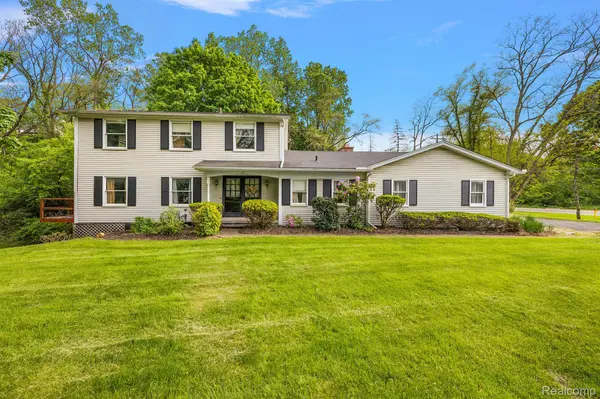 Beverly Hills, MI 48025,21993 RIVERVIEW DR