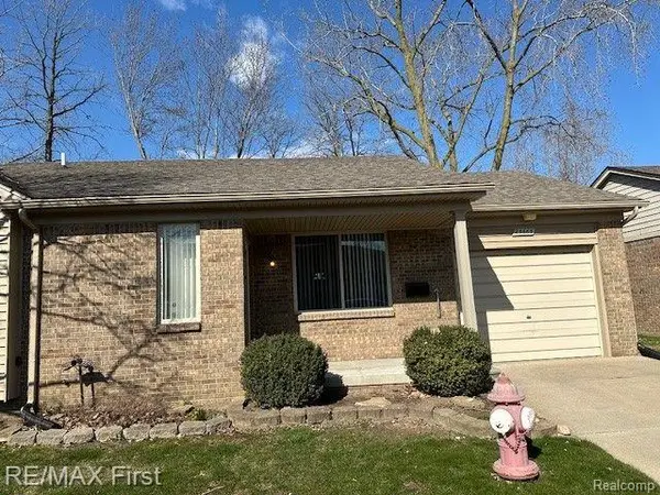 Warren, MI 48089,25663 CRIMSON