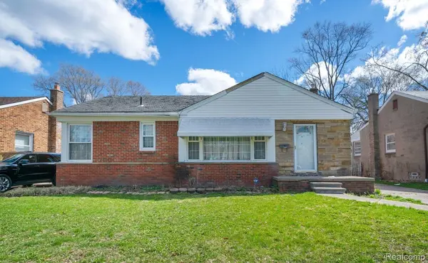 8120 W PARKWAY ST, Redford, MI 48239