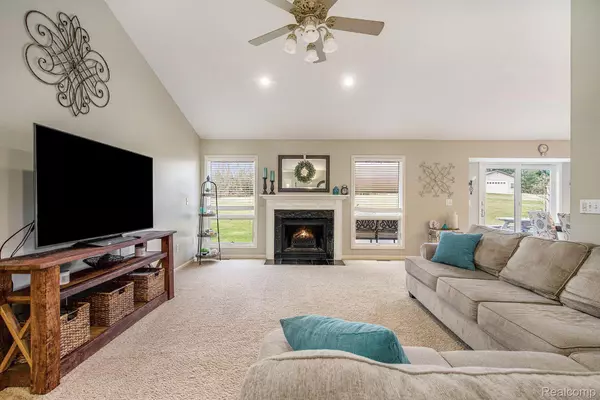 Gregory, MI 48137,18328 WALNUT LN