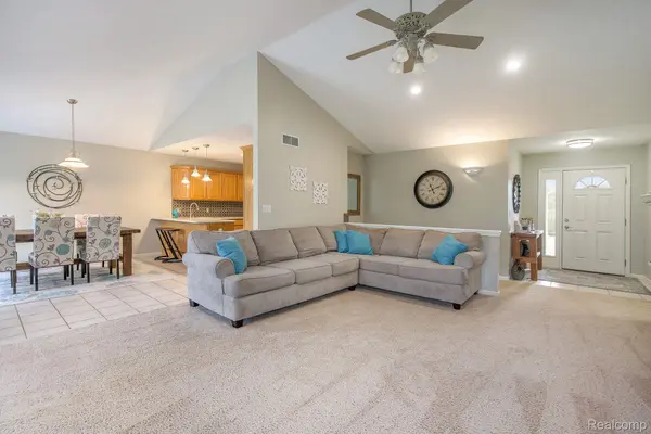 Gregory, MI 48137,18328 WALNUT LN