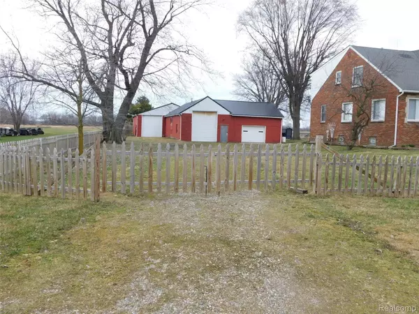 Almont, MI 48003,8753 HOLLOW CORNERS RD