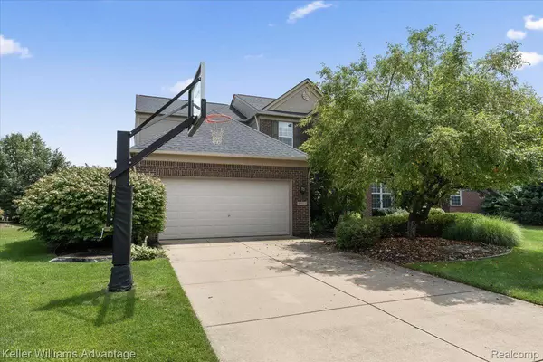 Northville, MI 48168,49053 RUNNING TROUT LN