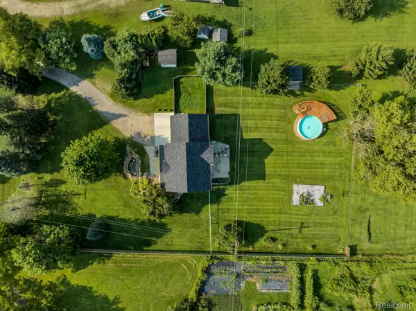 Howell, MI 48843,5389 BENTLEY LAKE RD