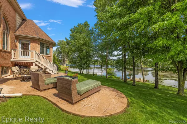 Oxford, MI 48371,1975 SAINT ANDREWS DR