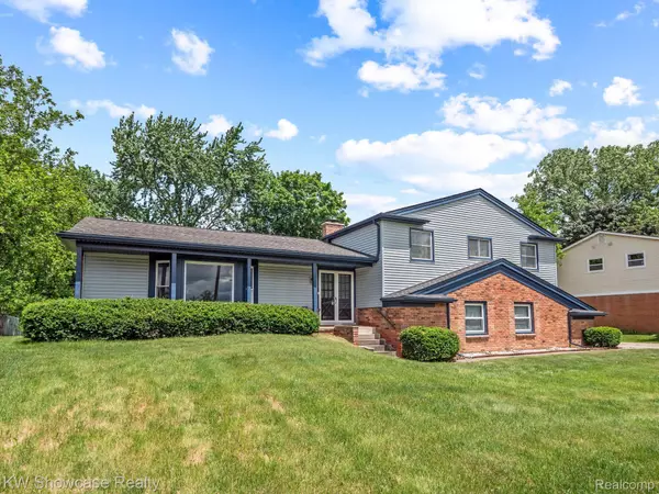 West Bloomfield, MI 48322,30728 W 14 MILE RD