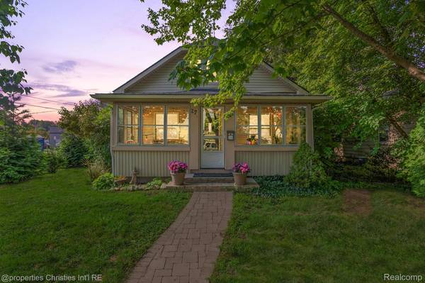 27 NAKOTA ST, Clawson, MI 48017