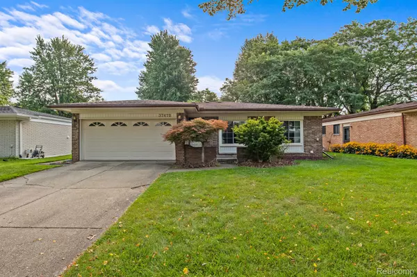 37672 ADRIAN DR, Sterling Heights, MI 48310
