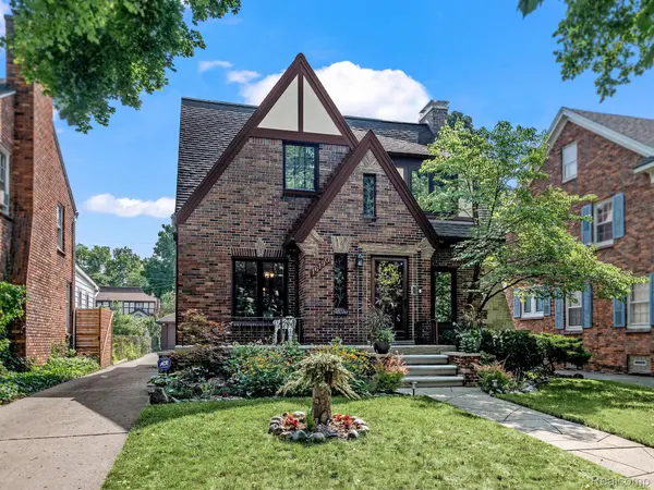 Detroit, MI 48219,16190 GLASTONBURY RD