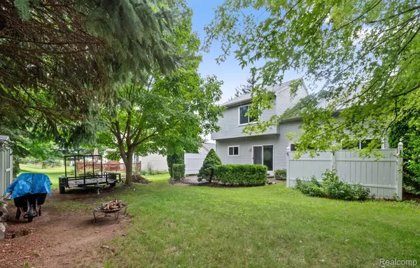 Holly, MI 48442,3287 POND RIDGE DR