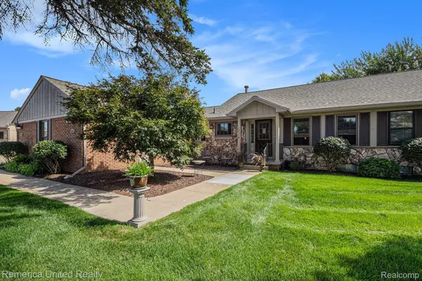 South Lyon, MI 48178,12116 Shenandoah  DR #3