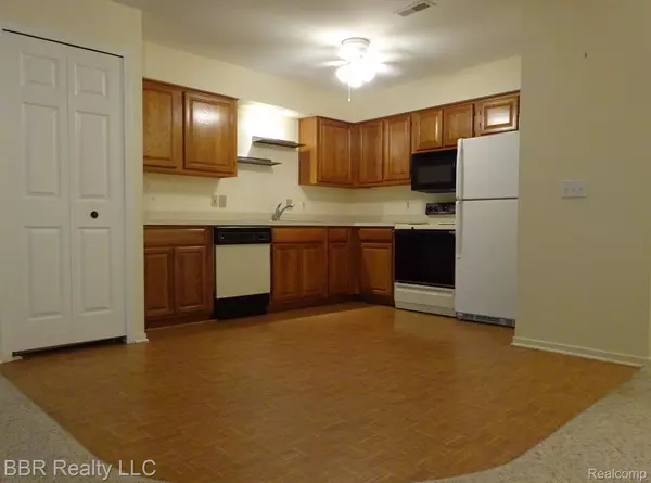 Grosse Ile, MI 48138,8187 GRAYS DR #B7