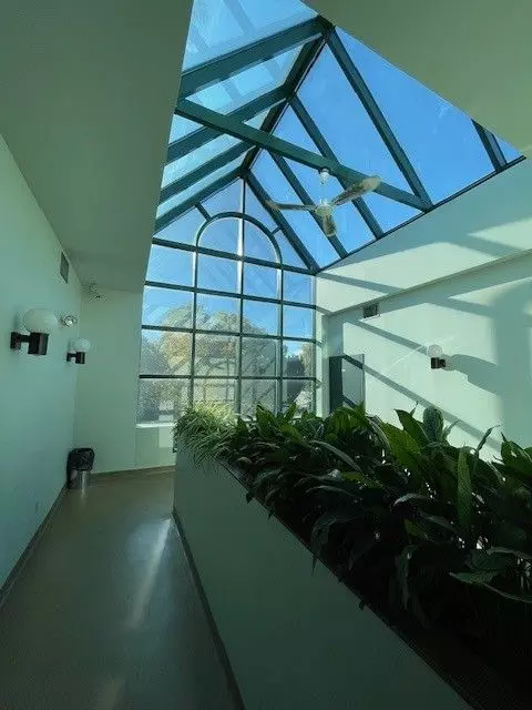 Toronto W04, ON M6E 2K8,2120 Eglinton AVE W #F