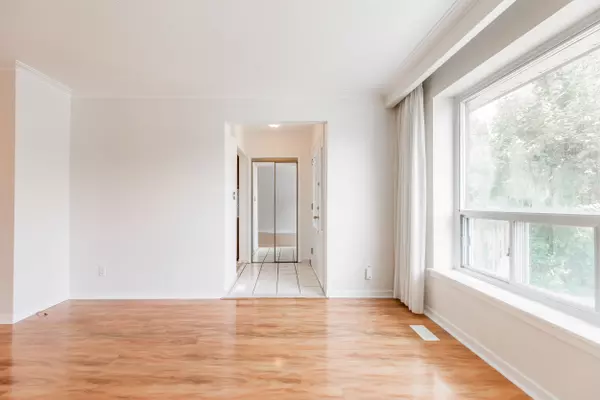 Toronto W04, ON M6L 3A4,75 Upwood AVE