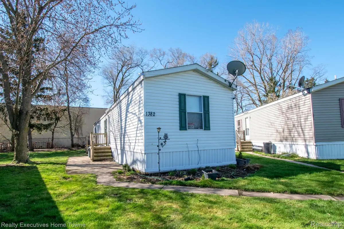 1382 Ann Terr, Madison Heights, MI 48071