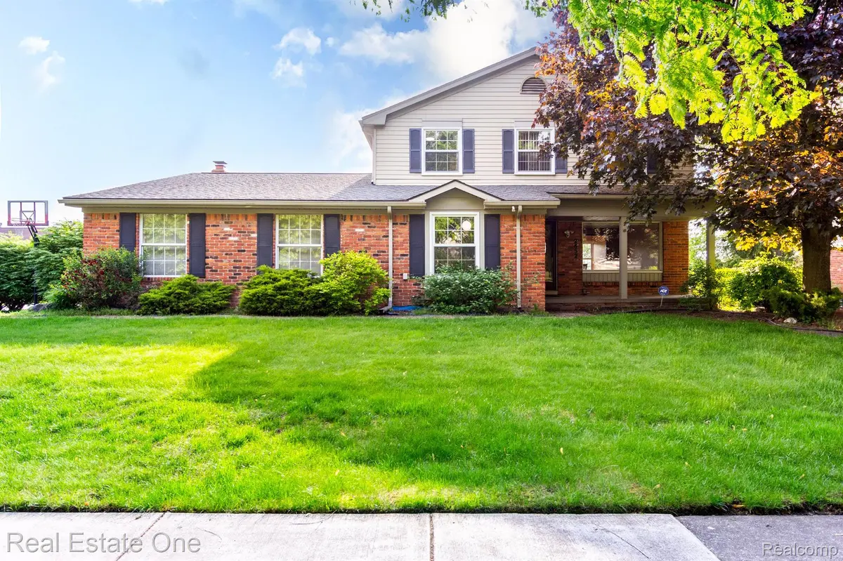 2852 MAYFAIR DR, Troy, MI 48084