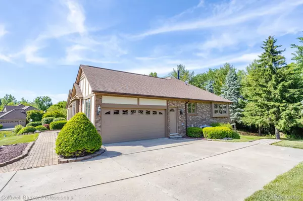 Novi, MI 48374,21986 WORCESTER DR