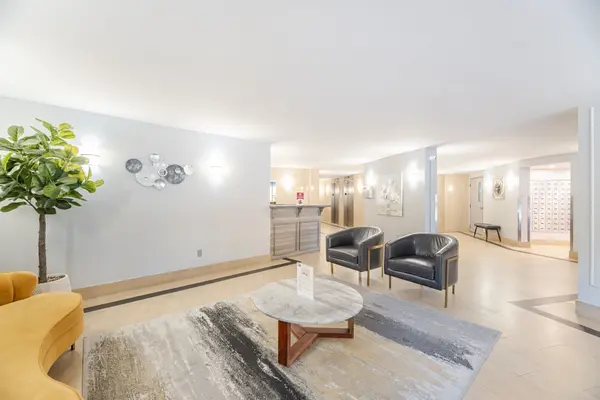 Toronto C11, ON M3C 3A5,5 Shady Golfway #301