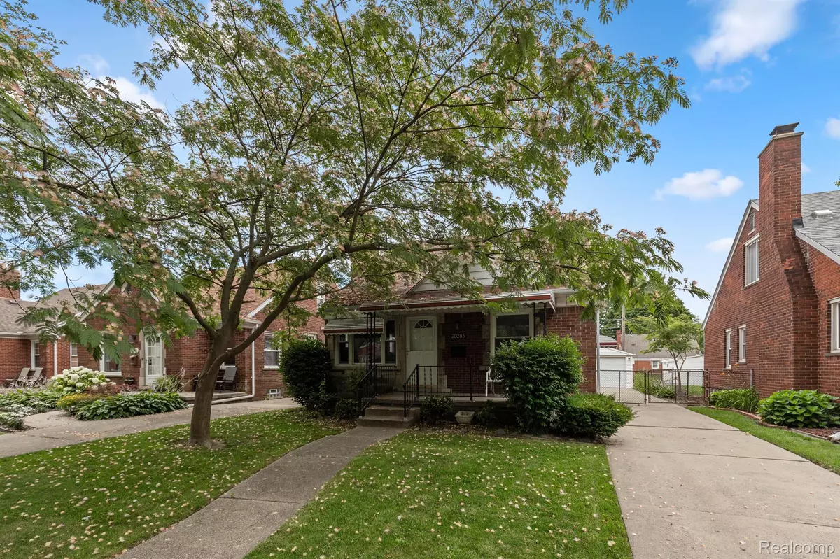 Harper Woods, MI 48225,20283 LOCHMOOR ST