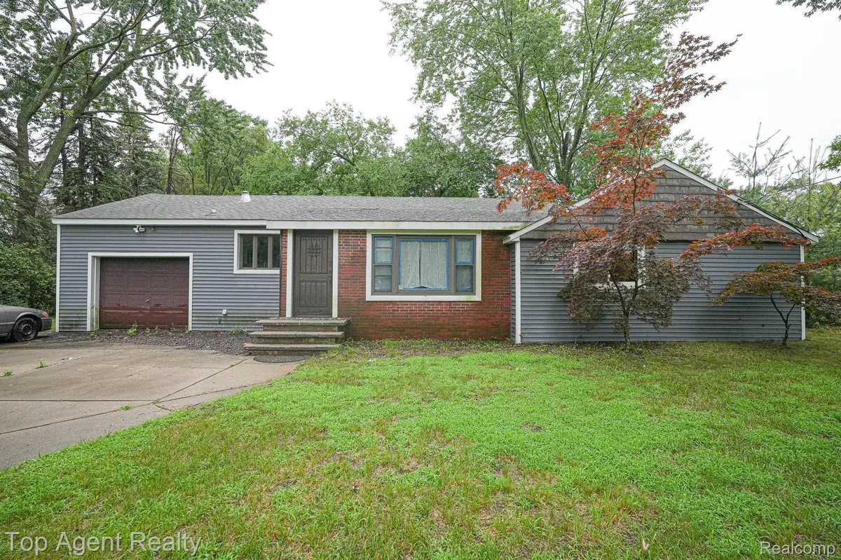 Shelby Twp, MI 48317,8490 MILLIS RD