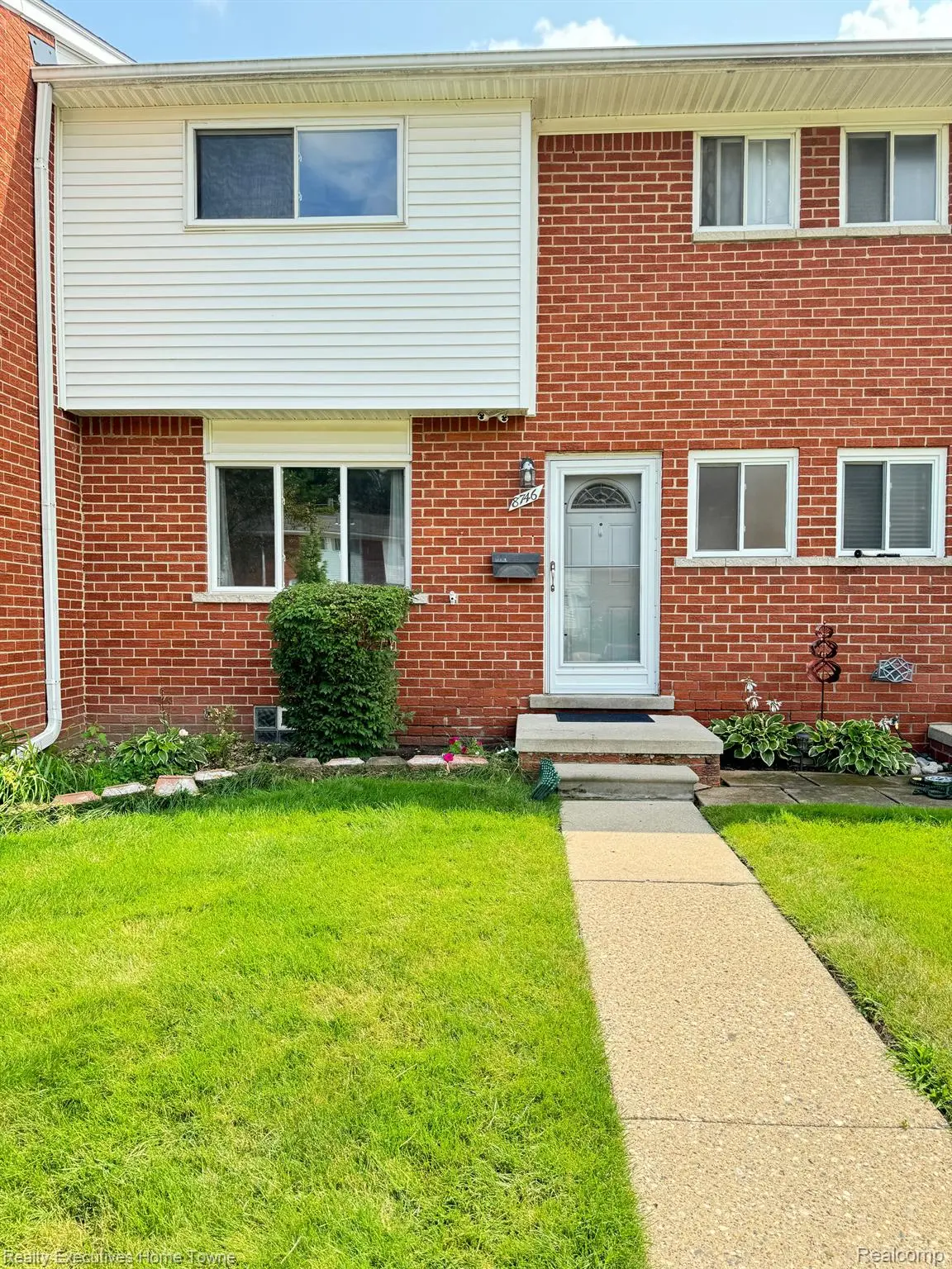 8746 Kaltz, Center Line, MI 48015