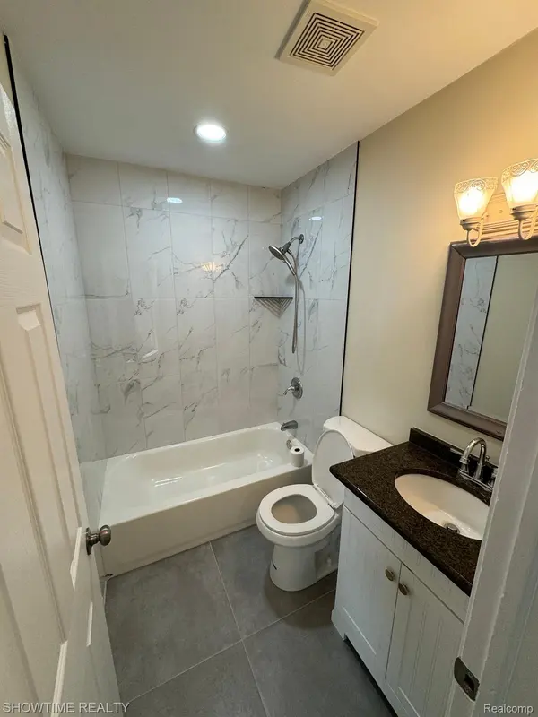 Farmington Hills, MI 48336,22674 TULANE AVE