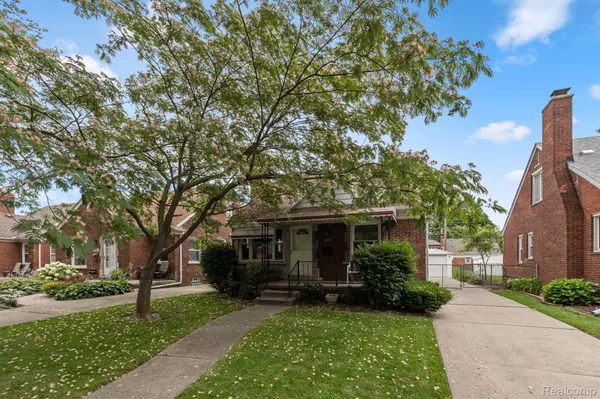 20283 LOCHMOOR ST, Harper Woods, MI 48225