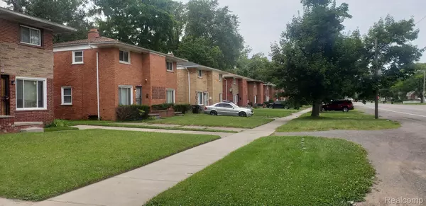 Detroit, MI 48219,19903 LAHSER RD