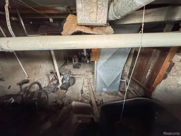 2614 CORUNNA RD, Flint, MI 48503