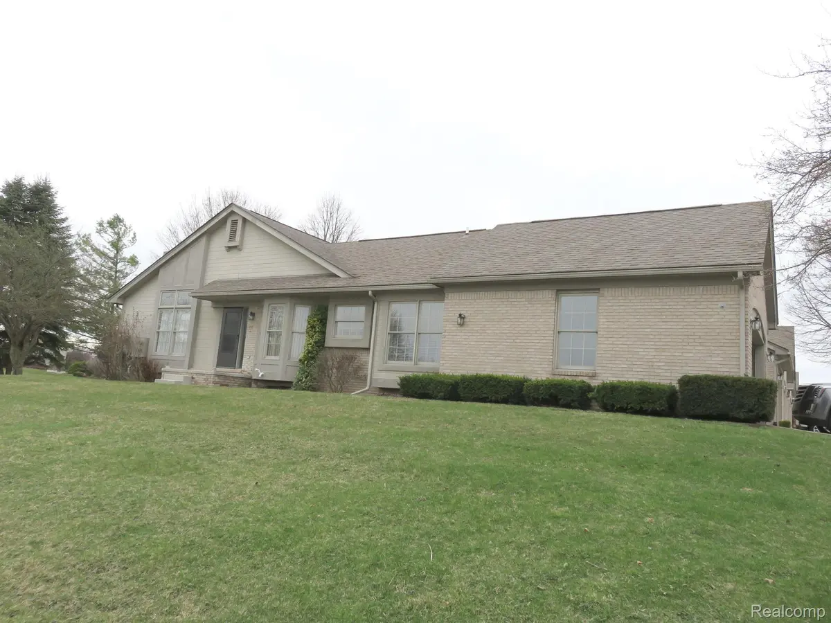 Sterling Heights, MI 48310,2492 WESTMONT CIR #11