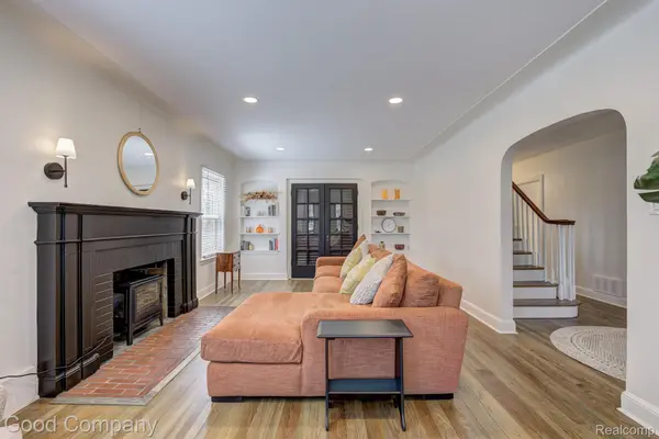 Detroit, MI 48215,233 RIVERSIDE DR