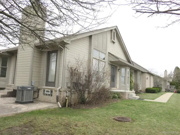 Sterling Heights, MI 48310,2492 WESTMONT CIR #11