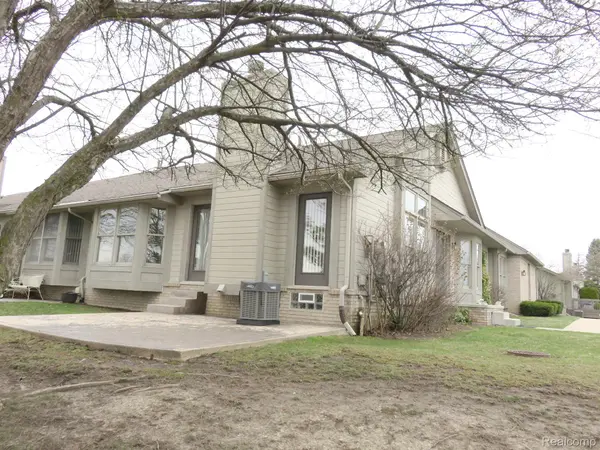 Sterling Heights, MI 48310,2492 WESTMONT CIR #11