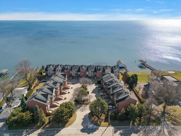 29146 Jefferson CT, St Clair Shores, MI 48081