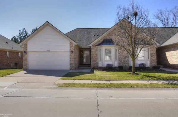 13842 Treeland Dr DR, Shelby Twp, MI 48315